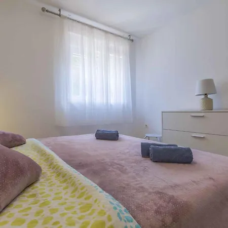 In 39426 Apartment *