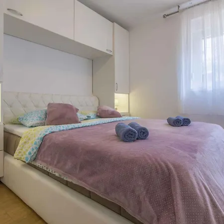 In 39426 Apartment *